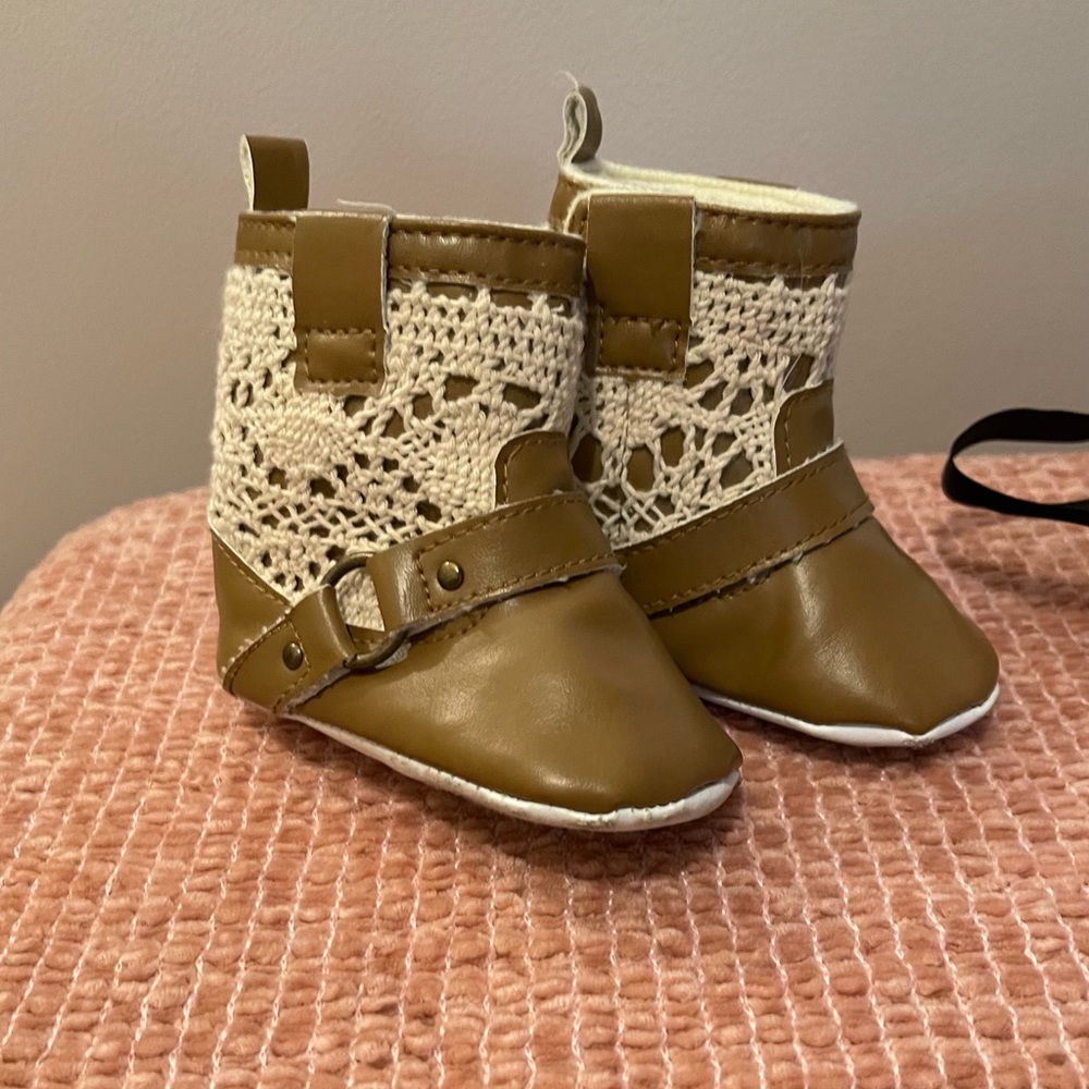 Loveable Friends Baby Boots size 0-6 months